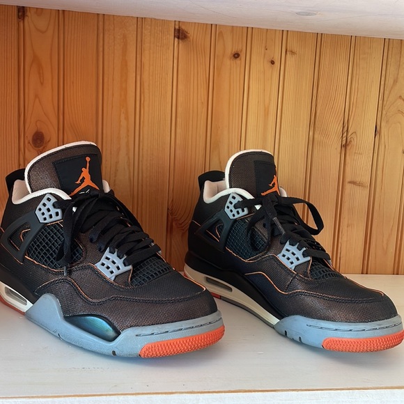 🔥DEAL🔥 Air Jordan Sneakers in Black and Orange - Picture 4 of 8